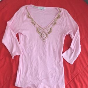Adorable top with wooden beads